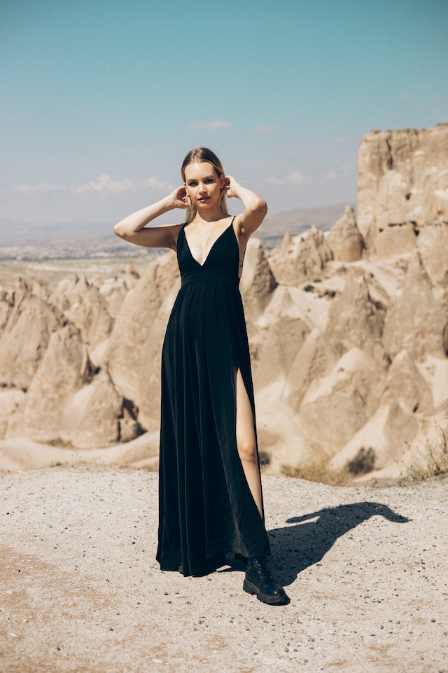 Woman wearing a black dress posing outdoors